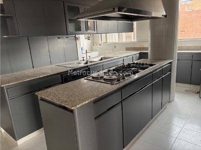 Apartamento de 4 alcobas en venta en Los Rosales, Bogotá, 374 m² · foto 8 de 17