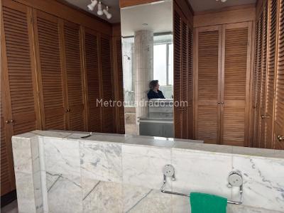 Apartamento de 4 alcobas en venta en Los Rosales, Bogotá, 374 m² · foto 17 de 17
