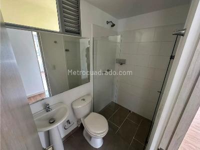 Apartamento de 2 alcobas en venta en Las Lomitas, Sabaneta, 60 m² · foto 4 de 11