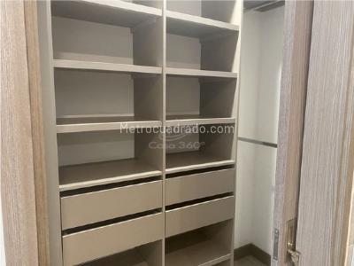 Apartaestudio en venta en El Poblado, Medellín, 55 m² · foto 3 de 7