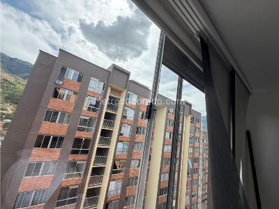 Apartamento de 2 alcobas en venta en Aralias, Bello, 41 m² · foto 5 de 17