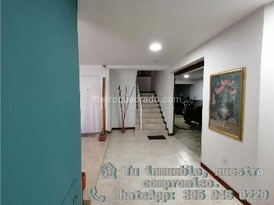 Casa de 5 alcobas en venta en Cataluña, Bogotá, 480 m² · foto 3 de 20