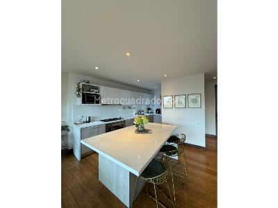 Apartamento de 2 alcobas en arriendo en Los Rosales, Bogotá, 145 m² · foto 2 de 10