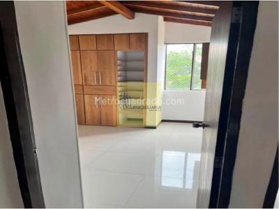 Apartamento en venta en Loma De Los Bernal, Medellín · foto 6 de 17