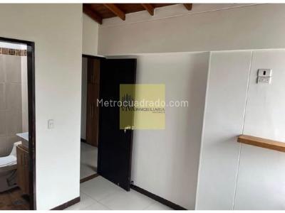 Apartamento en venta en Loma De Los Bernal, Medellín · foto 10 de 17