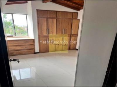 Apartamento en venta en Loma De Los Bernal, Medellín · foto 14 de 17