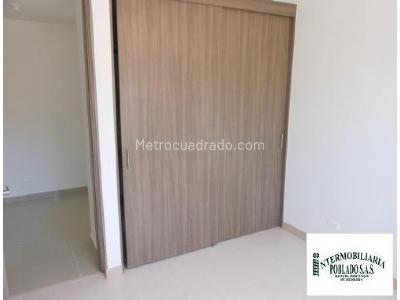 Apartamento de 3 alcobas en venta en Cabañas, Bello, 78 m² · foto 10 de 20