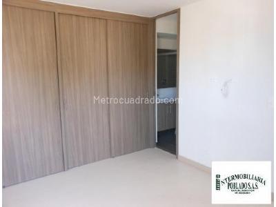 Apartamento de 3 alcobas en venta en Cabañas, Bello, 78 m² · foto 12 de 20