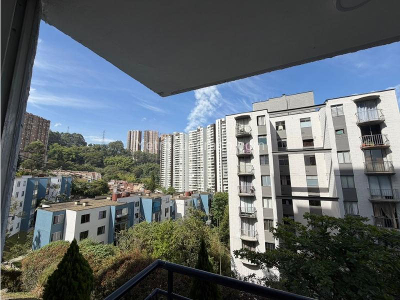 Piso – Medellín, Buenos Aires - Más