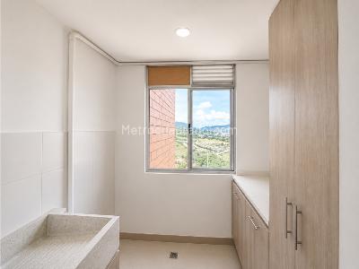 Apartamento de 3 alcobas en venta en Niquia, Bello, 92 m² · foto 8 de 20