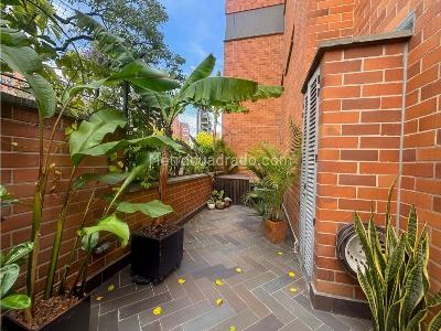 Apartamento de 2 alcobas en venta en El Poblado, Medellín, 92 m² · foto 5 de 17