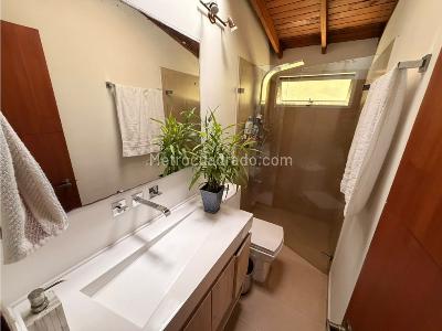 Apartamento de 4 alcobas en venta en El Poblado, Medellín, 156 m² · foto 18 de 20
