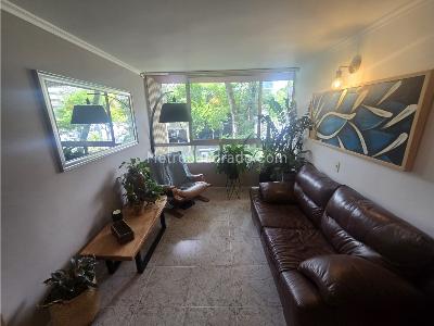 Apartamento de 3 alcobas en venta en El Poblado, Medellín, 74 m² · foto 2 de 19