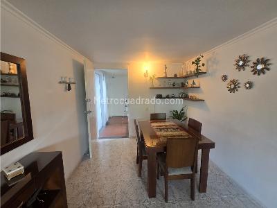 Apartamento de 3 alcobas en venta en El Poblado, Medellín, 74 m² · foto 3 de 19