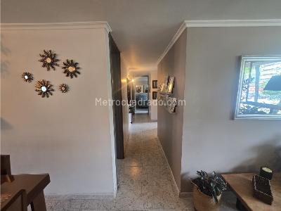 Apartamento de 3 alcobas en venta en El Poblado, Medellín, 74 m² · foto 4 de 19