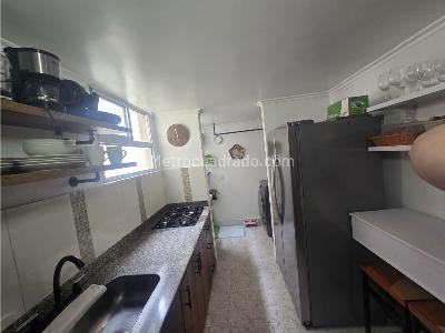 Apartamento de 3 alcobas en venta en El Poblado, Medellín, 74 m² · foto 5 de 19