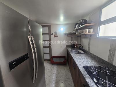 Apartamento de 3 alcobas en venta en El Poblado, Medellín, 74 m² · foto 7 de 19