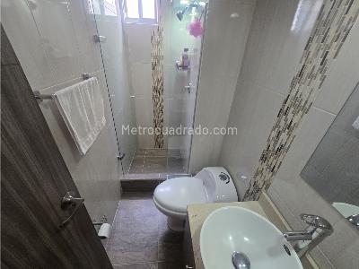 Apartamento de 3 alcobas en venta en El Poblado, Medellín, 74 m² · foto 12 de 19