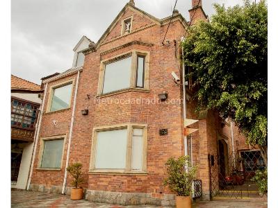 Casa de 3 alcobas en venta en Quinta Camacho, Bogotá, 615 m² · foto 3 de 20