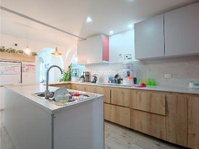 Casa de 5 alcobas en venta en San Luis, Bogotá, 297 m² · foto 11 de 20