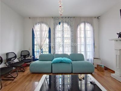 Casa de 5 alcobas en venta en San Luis, Bogotá, 297 m² · foto 8 de 20