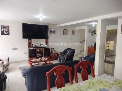Casa de 5 alcobas en venta en Centro Fontibon, Bogotá, 300 m² · foto 19 de 20