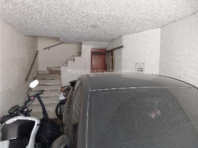 Casa de 5 alcobas en venta en Centro Fontibon, Bogotá, 300 m² · foto 2 de 20