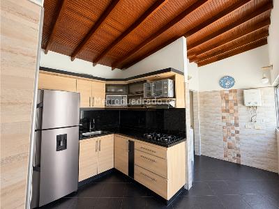 Apartamento de 2 alcobas en venta en Conquistadores, Medellín, 82 m² · foto 4 de 18
