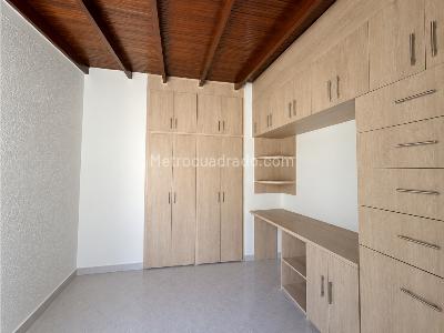 Apartamento de 2 alcobas en venta en Conquistadores, Medellín, 82 m² · foto 9 de 18