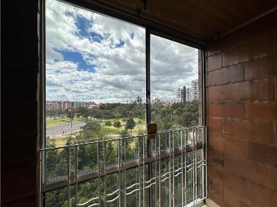 Apartamento de 3 alcobas en venta en Castilla, Bogotá, 53 m² · foto 3 de 18
