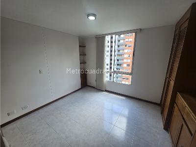 Apartamento de 2 alcobas en venta en Loma De Los Bernal, Medellín, 61 m² · foto 13 de 20