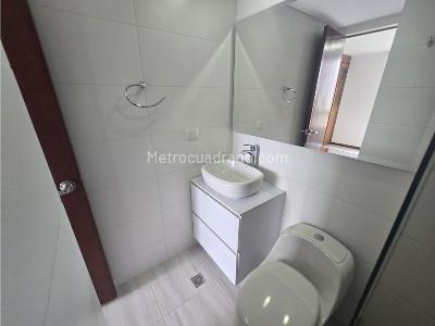 Apartamento de 2 alcobas en venta en Loma De Los Bernal, Medellín, 61 m² · foto 15 de 20