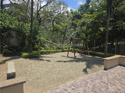 Apartamento de 2 alcobas en venta en Loma De Los Bernal, Medellín, 61 m² · foto 17 de 20
