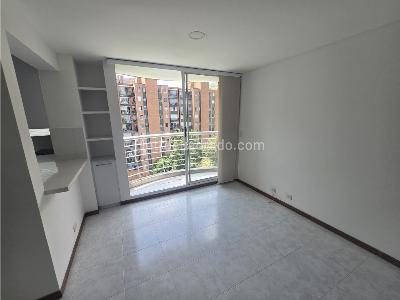 Apartamento de 2 alcobas en venta en Loma De Los Bernal, Medellín, 61 m² · foto 3 de 20