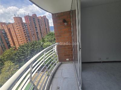 Apartamento de 2 alcobas en venta en Loma De Los Bernal, Medellín, 61 m² · foto 5 de 20