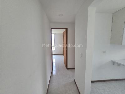 Apartamento de 2 alcobas en venta en Loma De Los Bernal, Medellín, 61 m² · foto 9 de 20