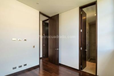Apartamento de 3 alcobas en venta en Los Rosales Chico, Bogotá, 205 m² · foto 12 de 20