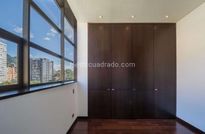 Apartamento de 3 alcobas en venta en Los Rosales Chico, Bogotá, 205 m² · foto 13 de 20