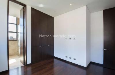 Apartamento de 3 alcobas en venta en Los Rosales Chico, Bogotá, 205 m² · foto 15 de 20