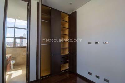 Apartamento de 3 alcobas en venta en Los Rosales Chico, Bogotá, 205 m² · foto 16 de 20