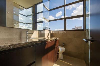 Apartamento de 3 alcobas en venta en Los Rosales Chico, Bogotá, 205 m² · foto 17 de 20