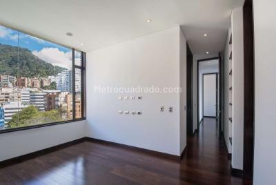 Apartamento de 3 alcobas en venta en Los Rosales Chico, Bogotá, 205 m² · foto 2 de 20