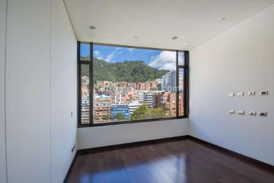 Apartamento de 3 alcobas en venta en Los Rosales Chico, Bogotá, 205 m² · foto 3 de 20