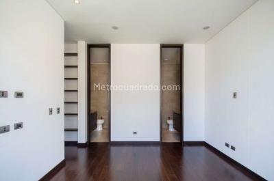 Apartamento de 3 alcobas en venta en Los Rosales Chico, Bogotá, 205 m² · foto 4 de 20