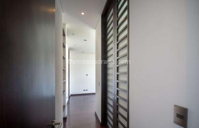 Apartamento de 3 alcobas en venta en Los Rosales Chico, Bogotá, 205 m² · foto 6 de 20