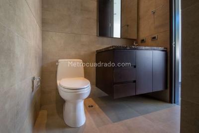 Apartamento de 3 alcobas en venta en Los Rosales Chico, Bogotá, 205 m² · foto 8 de 20