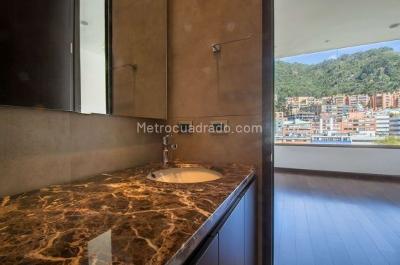 Apartamento de 3 alcobas en venta en Los Rosales Chico, Bogotá, 205 m² · foto 9 de 20