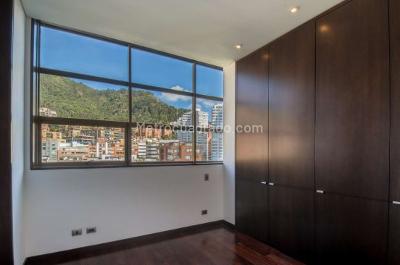 Apartamento de 3 alcobas en venta en Los Rosales Chico, Bogotá, 205 m² · foto 10 de 20