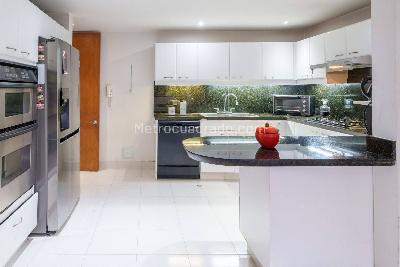 Casa de 5 alcobas en venta en Altos De Lindaraja, Bogotá, 300 m² · foto 13 de 19