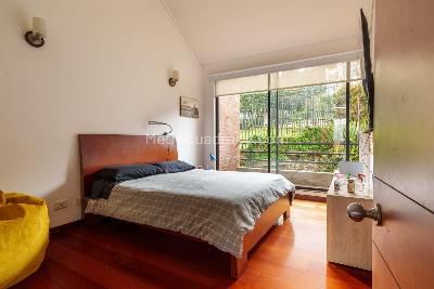 Casa de 5 alcobas en venta en Altos De Lindaraja, Bogotá, 300 m² · foto 2 de 19